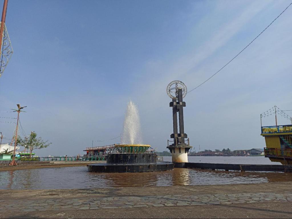 Hotel Gajahmada Pontianak Kültér fotó