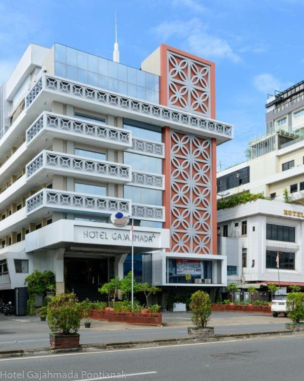 Hotel Gajahmada Pontianak Kültér fotó