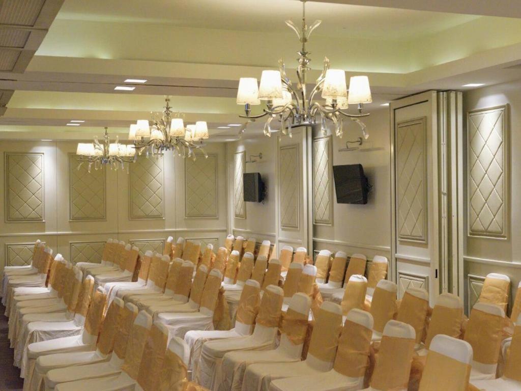 Hotel Gajahmada Pontianak Kültér fotó