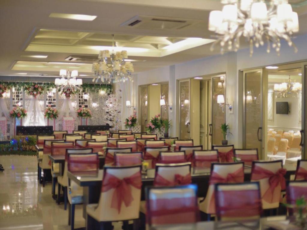 Hotel Gajahmada Pontianak Kültér fotó