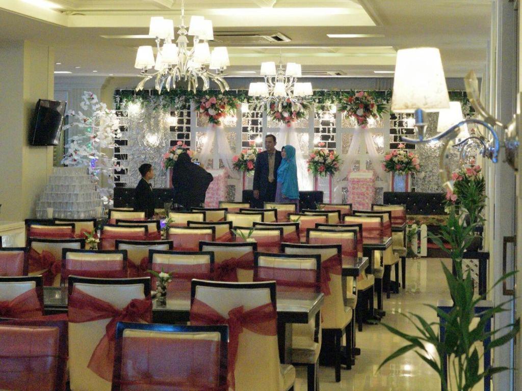 Hotel Gajahmada Pontianak Kültér fotó