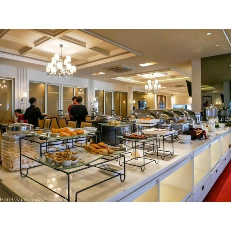 Hotel Gajahmada Pontianak Kültér fotó