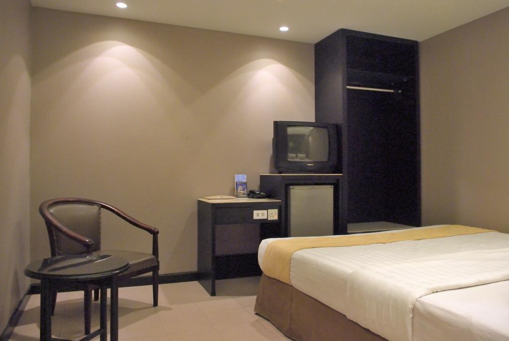 Hotel Gajahmada Pontianak Kültér fotó