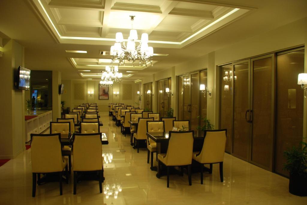 Hotel Gajahmada Pontianak Kültér fotó